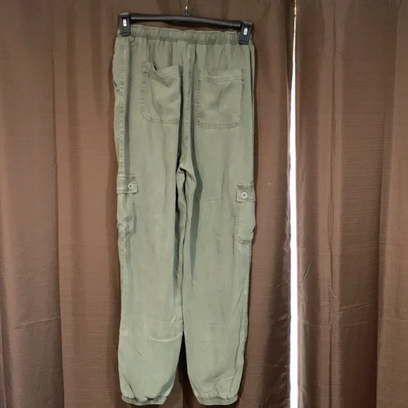🛑 SOLD 🛑 - Olive Green Jogger Cargo Pants - Picture 3 of 12